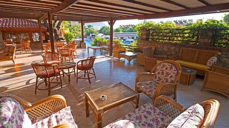 Perdikia Hill Family Resort & Villas